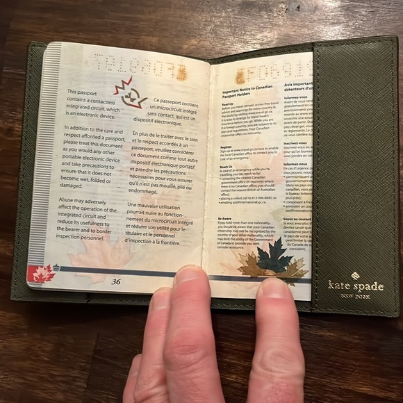 Kate Spade passport holder - Picture 3 of 3